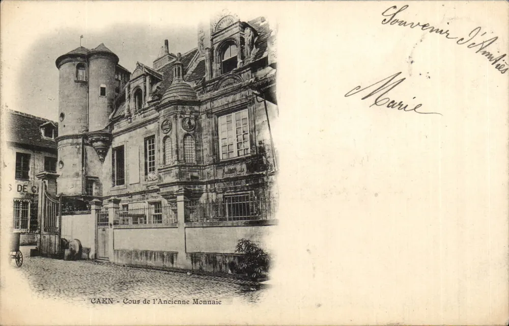 Caen — Cour de l'Ancienne Monnaie — editor S. DE C. (parcialmente visível) - Frente