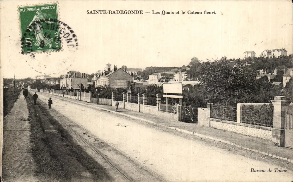 Sainte-Radegonde — Die Ufer und der blühende Hügel — Tabakbüro - Vorderseite