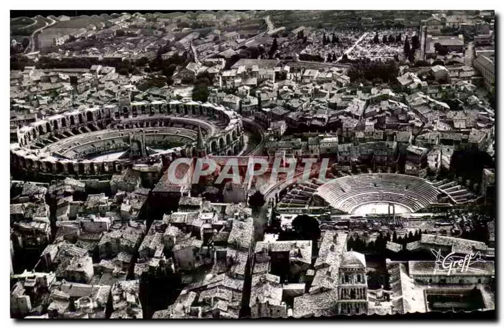 Arles (B.-du-R.) — Luftbild — Die Arenen und das Alte Theater — Éditions GREFF, Paris - Vorderseite