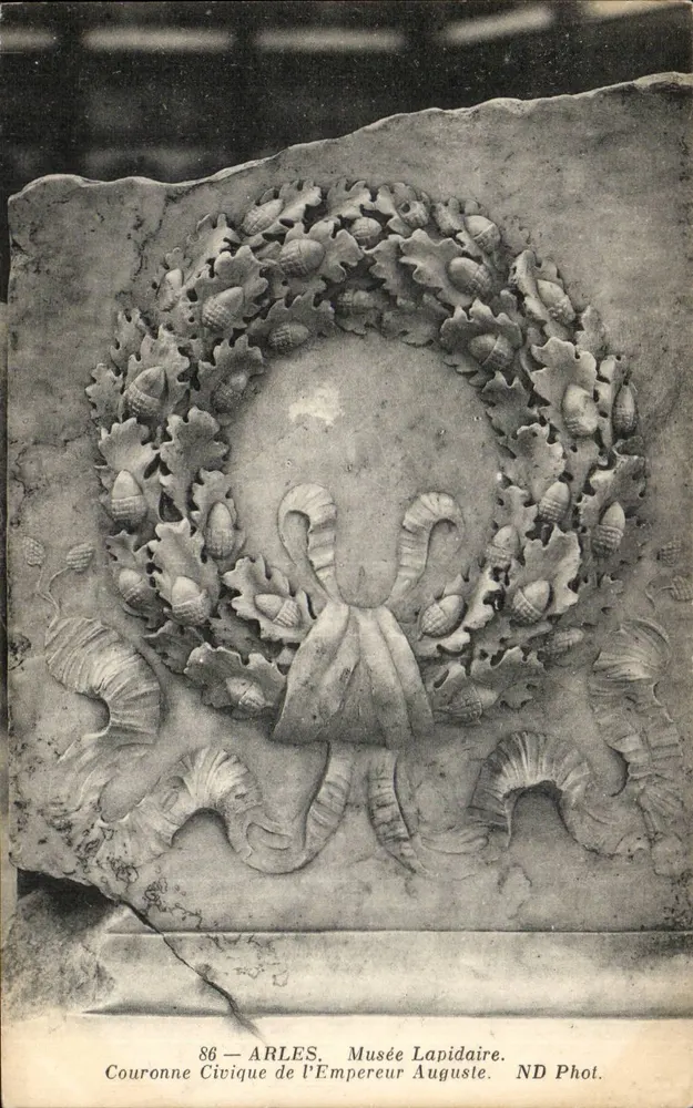 Bürgerkronen des Kaisers Augustus — Lapidaire-Museum — ND Fotografie - Vorderseite