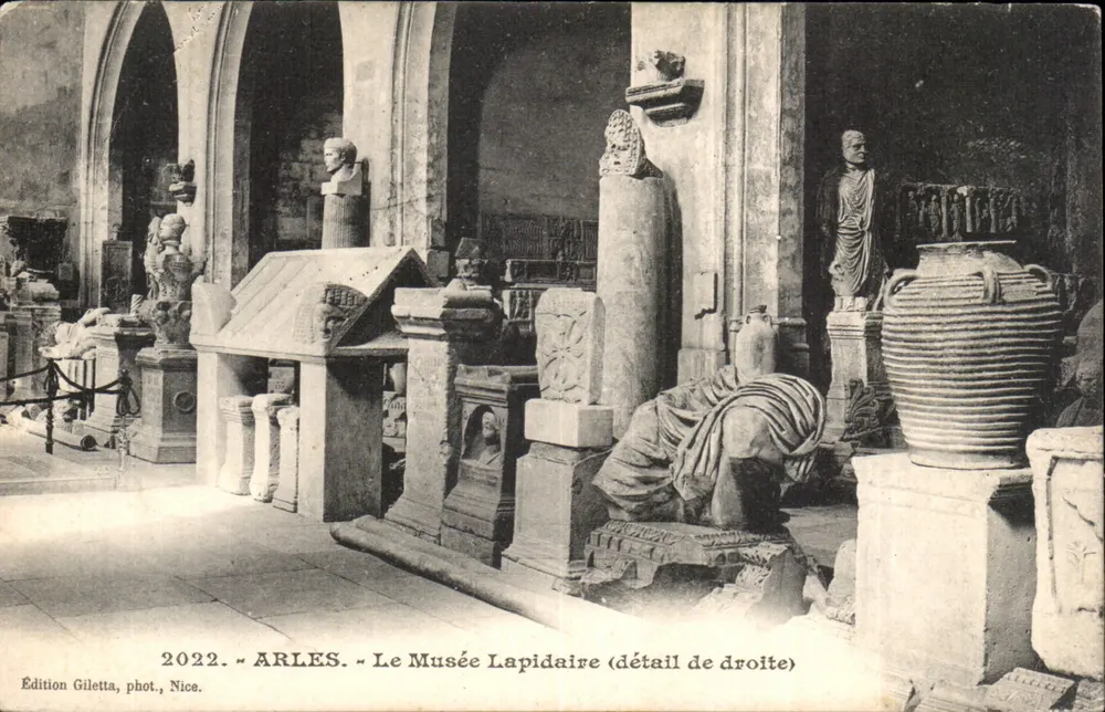 Arles - O Museu Lapidário (detalhe da direita) — Edição Giletta, fot., Nice, n° 2022 - Frente