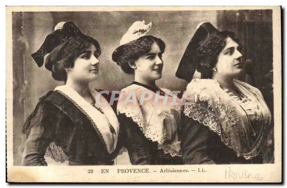 Na Provência — Mulheres de Arles — LL. - Frente