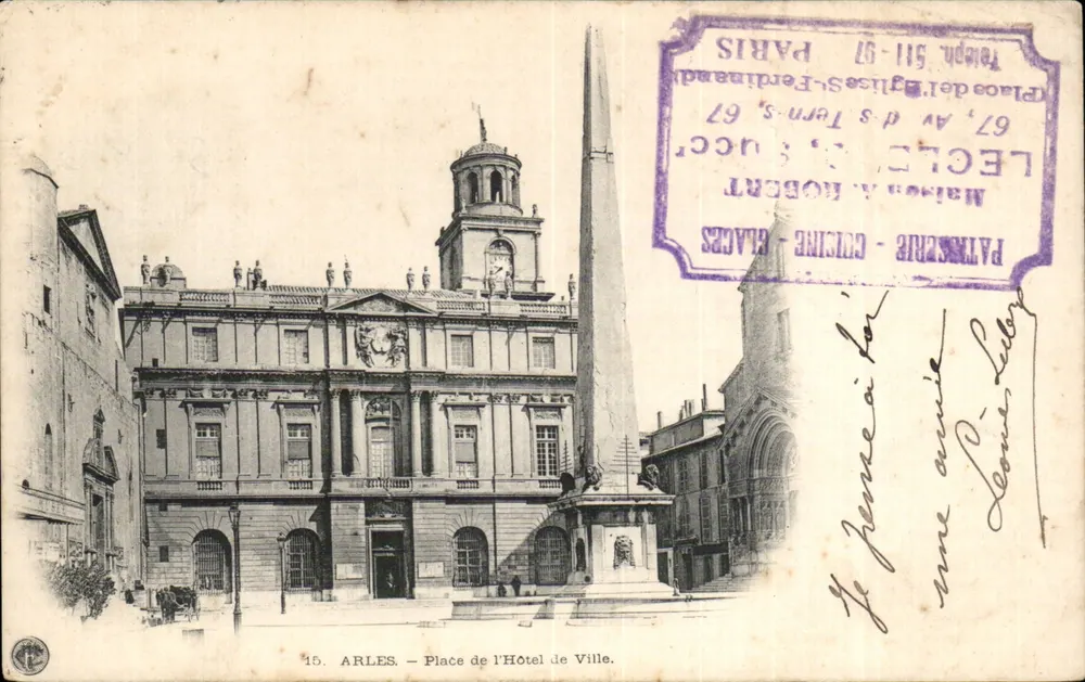 Arles — Place de l'Hôtel de Ville — editor Léglé & Robert, n°15 - Frente