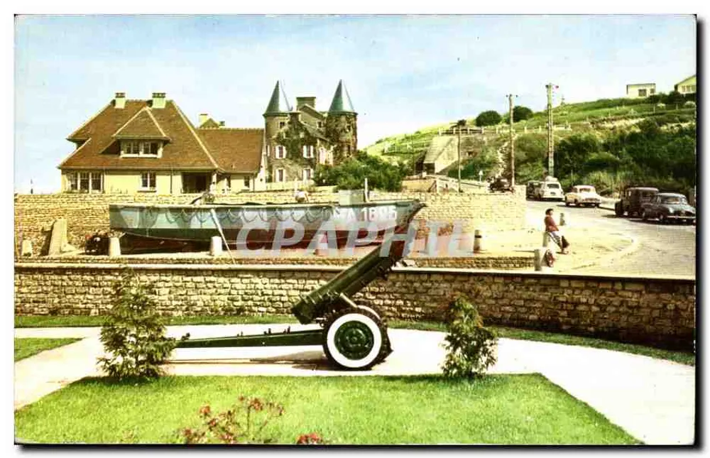 AinrOMANCHES (Calvados) — Canhão e barco de desembarque — R.J. Bono - Frente