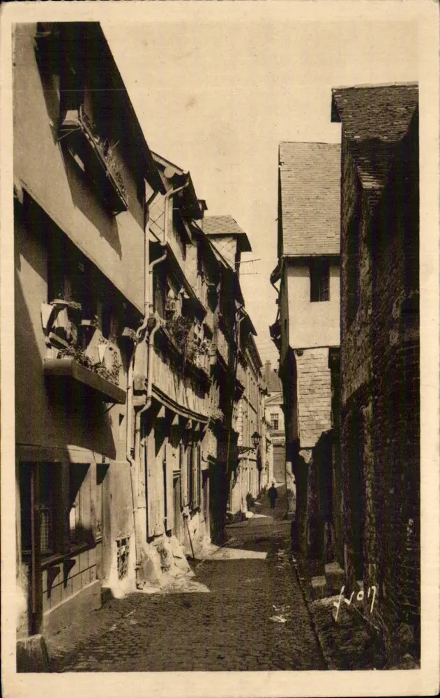 Rua estreita em Lisieux — Calvados — editor 'La Douce France' - Frente