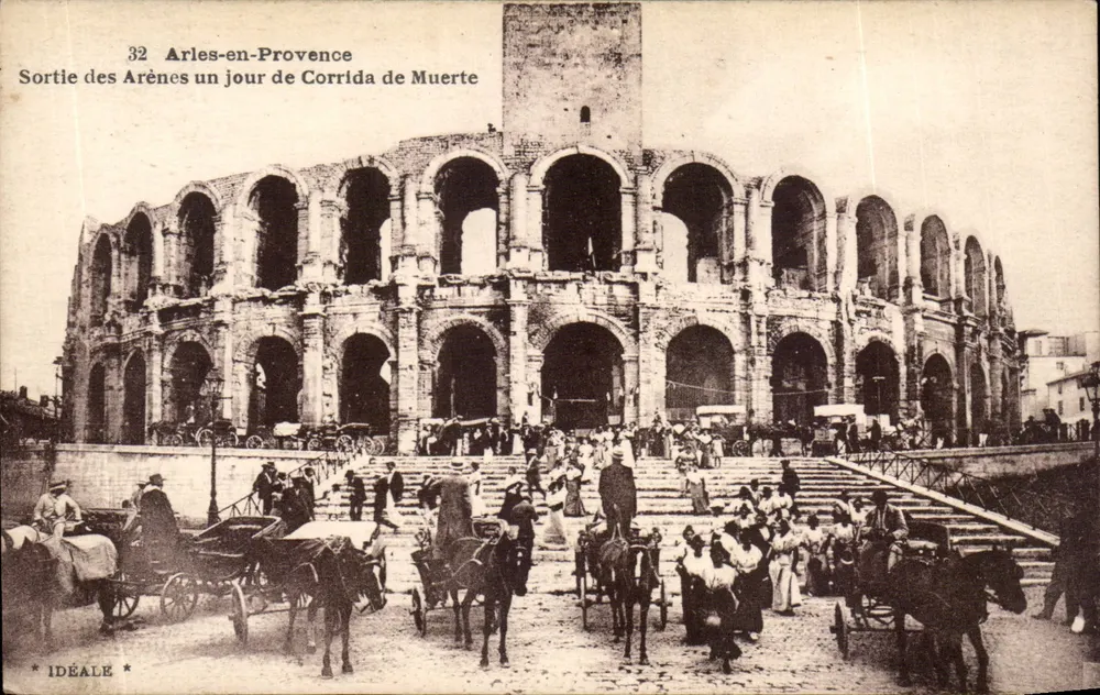 Arles-en-Provence — Ausgang der Arenen an einem Tag der Corrida de Muerte — Edition IDEALE - Vorderseite