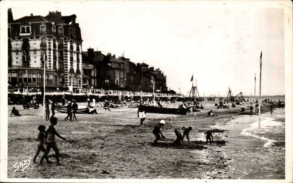 Houlgate (Calvados) — Ansicht der Strandpromenade und des Casino-Hotels — Éditions Gaby - Vorderseite