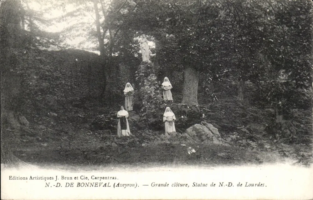 Notre-Dame de Bonneval (Aveyron) — Große Umzäunung, Statue der Notre-Dame de Lourdes — Editions Artistiques J. Brun et Cie, Carpentras - Vorderseite