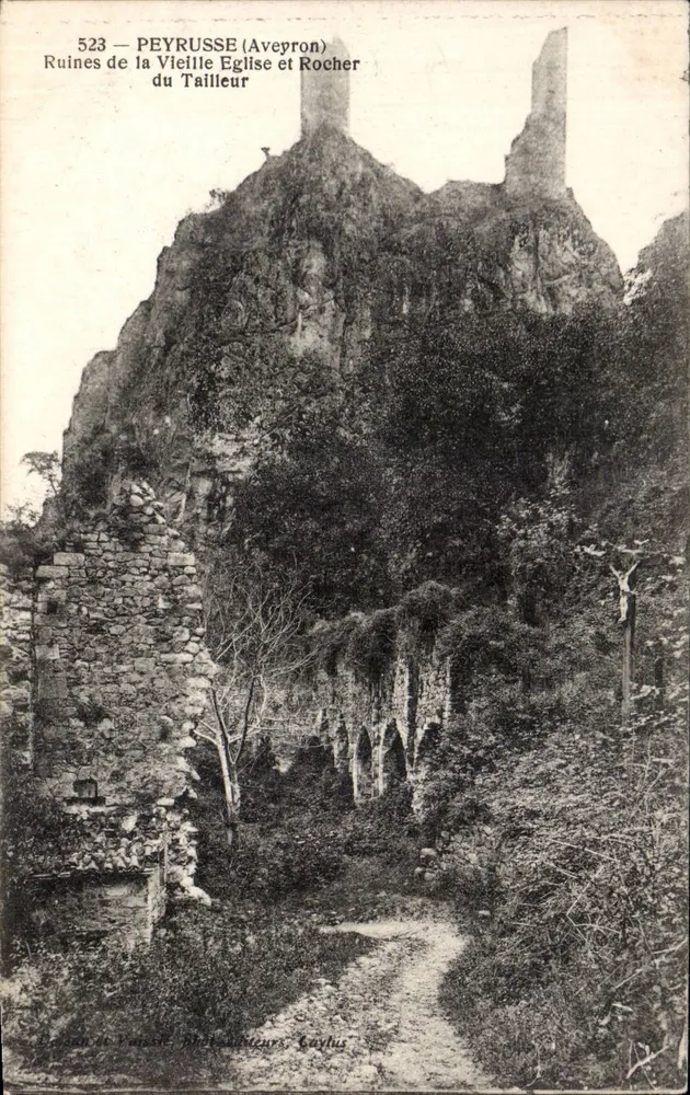 Peyrusse (Avepronn) — Ruinen der Alten Kirche und Stein des Schneider — Gaylhus - Vorderseite