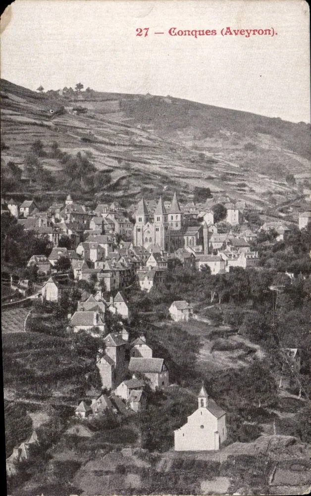 Conques (Aveyron) — vista panorâmica do vilarejo e de sua igreja — Editor E. Carrère, n°27 - Frente
