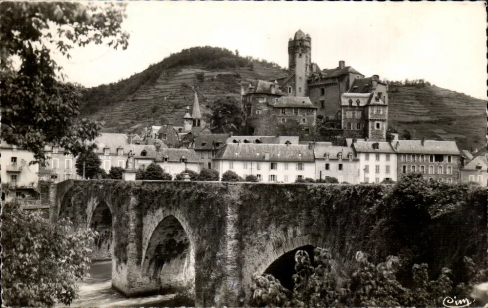 एस्टेनिंग (एवियरॉन) — पोंट और कैस्टल — सीम - आगे