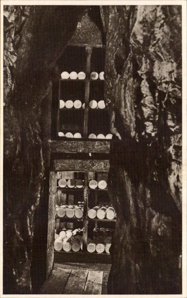 Caverna da Rue - Uma "Fleurine" — Sociedade das Cavernas de Roquefort - Frente
