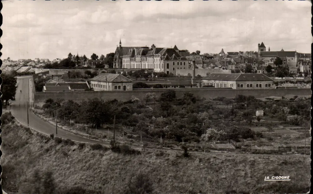 Vista geral de Thouars — A Coruja, edição 79.329.13 - Frente