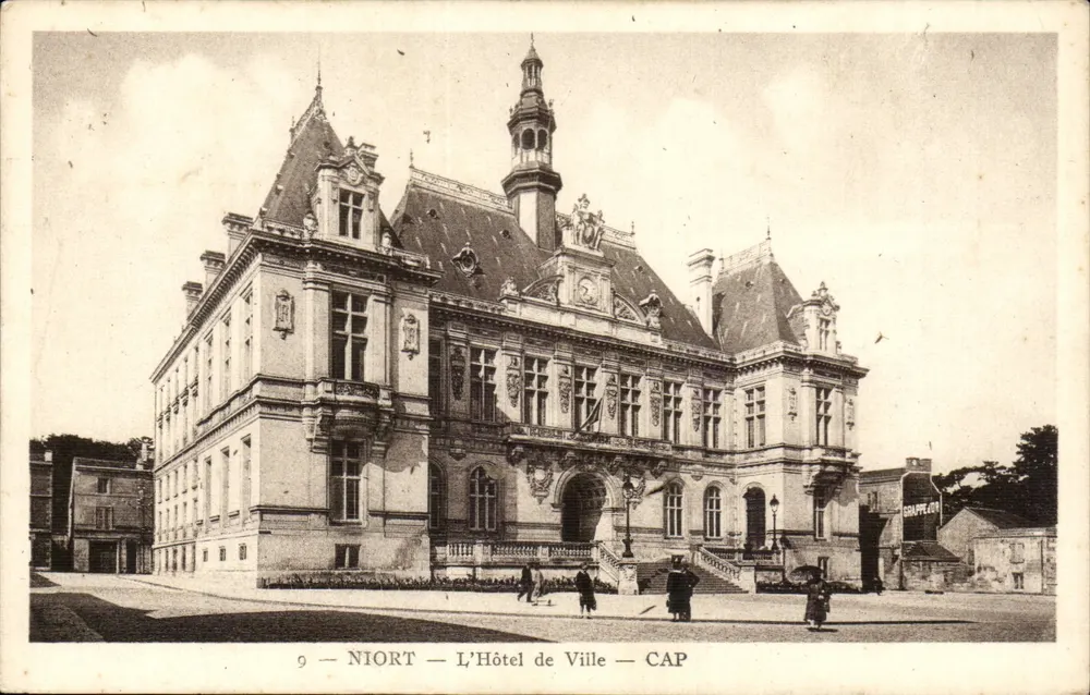 Niort — O Hotel de Ville — CAP - Frente