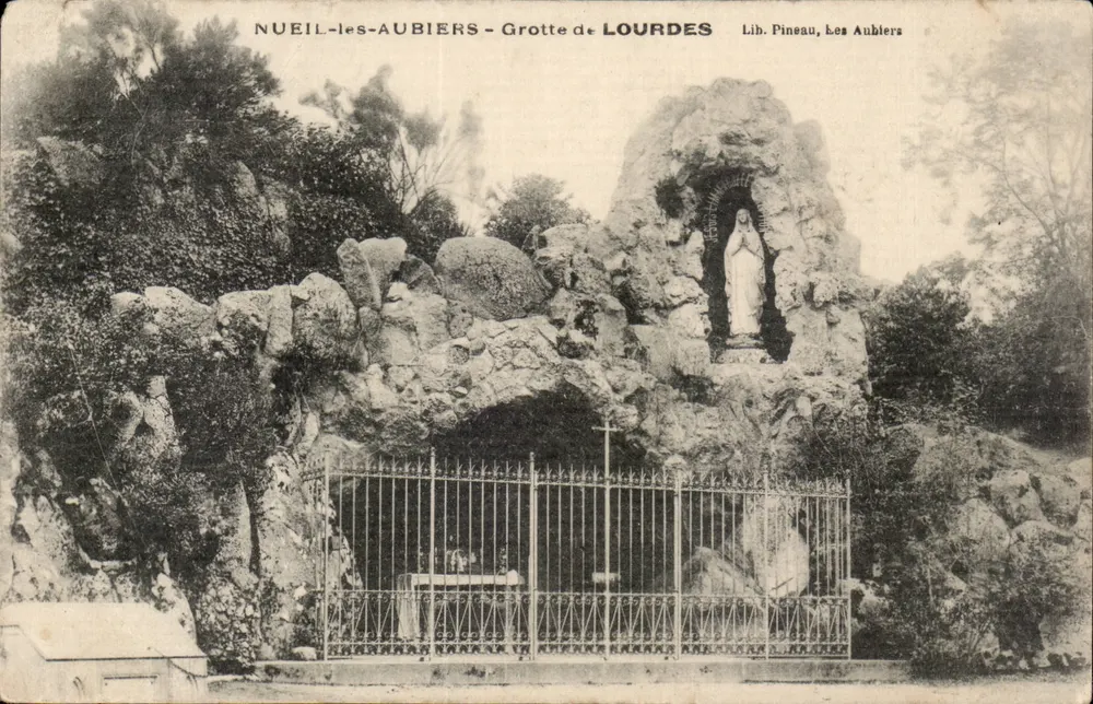 NUEIL-les-AUBIERS - Grotte von LOURDES — Lib. Pineau, Les Aubiers - Vorderseite