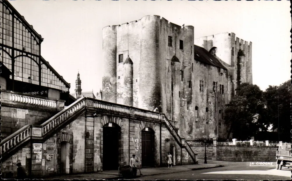 O Donjon em Niort — lado norte — Edit. La Cigogne, Niort (Deux-Sèvres) - Frente