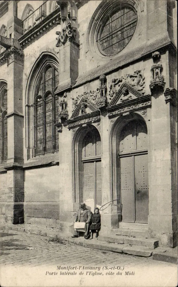 Montfort-l'Amaury (S.-et-O.) — Seitenportal der Kirche, Südseite — A. Bourdier, Verlag, Versailles - Vorderseite