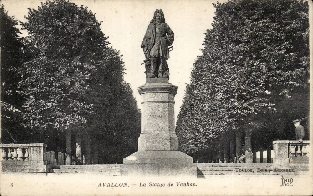 Avallon — Statue von Vauban — Verlag Aucierre - Vorderseite