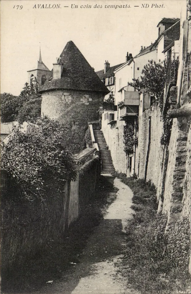 Avallon — Ein Stück der Mauern — ND Phot. - Vorderseite