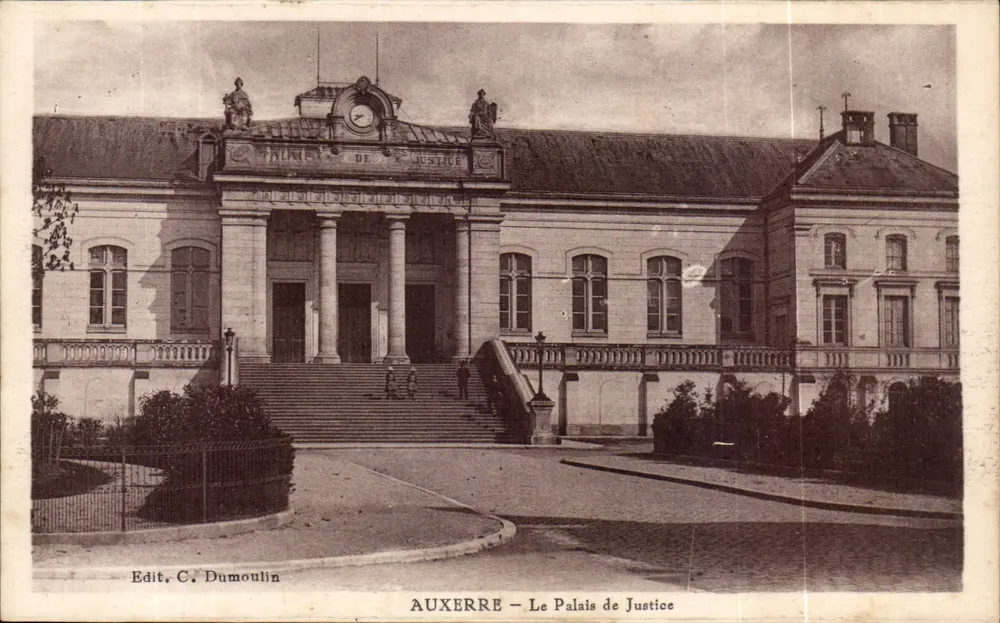 Auxerre — O Palácio de Justiça — Edit. C. Dumoulin - Frente