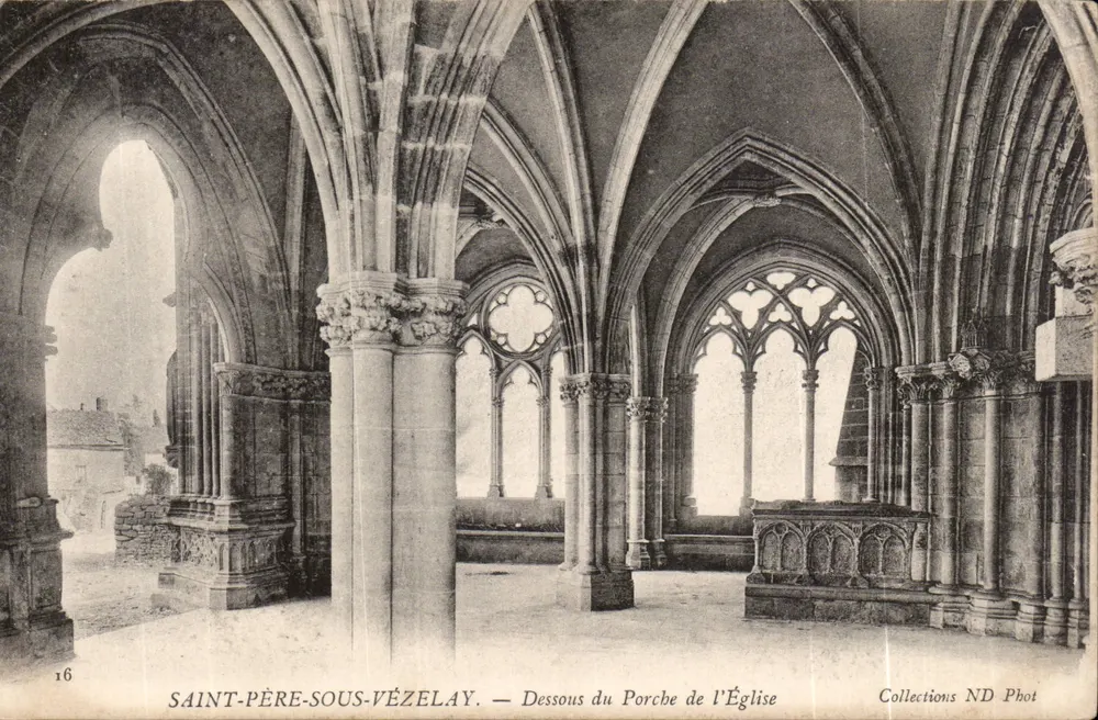 Saint-Père-sous-Vézelay — Ansicht des Unterteils des Kirchentores — Collections ND Phot - Vorderseite