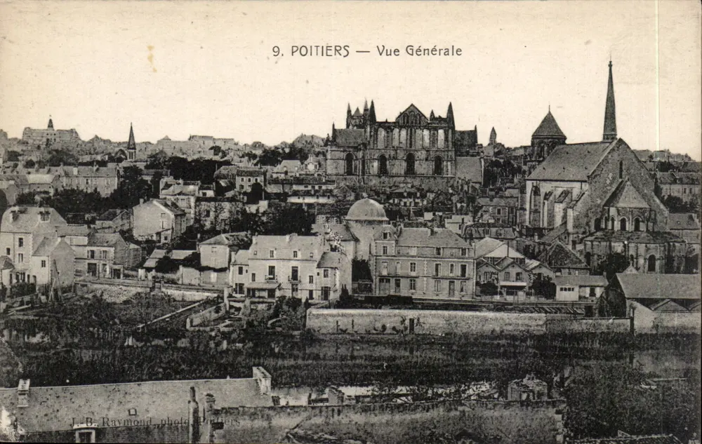 Poitiers — Vista Geral — J. B. Raymond, foto Poitiers - Frente
