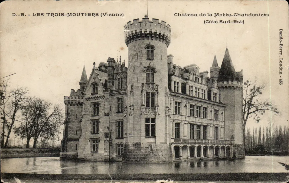 Les Trois-Moutiers (Vienne) — Schloss la Motte-Chandeniers (Südostseite) — Dando-Berry, Londun - 465 - Vorderseite