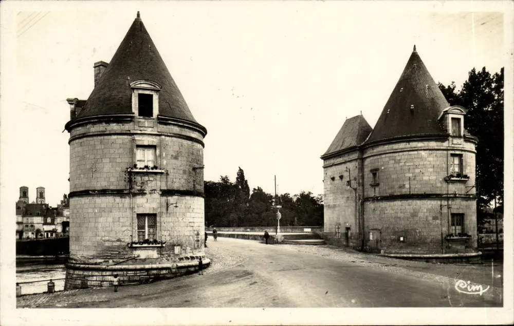 Tours do Ponte Henri-IV — Châtellerault — Cim - Frente