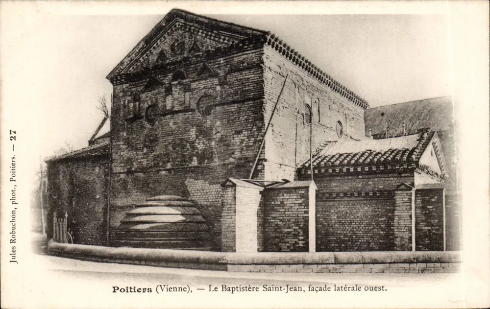 Poitiers (Vienne) — Der Baptistertum Saint-Jean, Westfassade — Jules Robuchon, phot. Poitiers, n°27 - Vorderseite