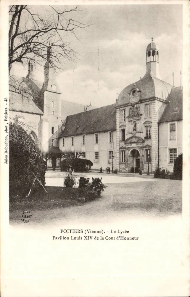 Poitiers (Vienne) - Das Lycée, Pavillon Louis XIV der Cour d'Honneur — Jules Robuchon, phot. Poitiers, n°43 - Vorderseite