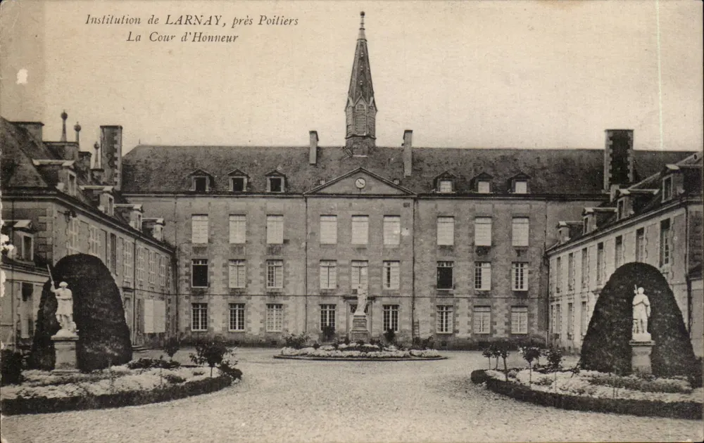 Institution de LARNAY, in der Nähe von Poitiers — Die Ehrenhof — unbekannter Verlag - Vorderseite