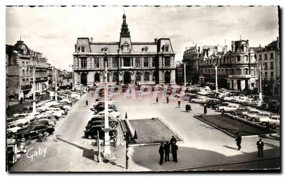 Poitiers — Place du Maréchal-Leclerc und das Rathaus — Edition Gaby - Vorderseite