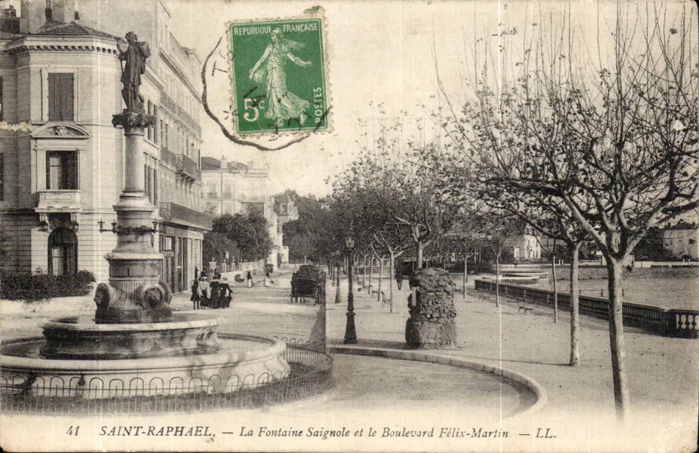 Saint-Raphaël — La Fontaine Saignole und der Boulevard Félix-Martin — Éditeur LL. - Vorderseite