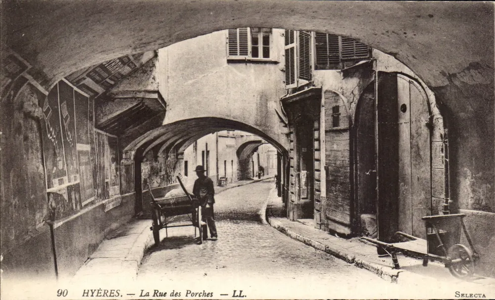 Hyères — La Rue des Porches — SELECTA - Vorderseite