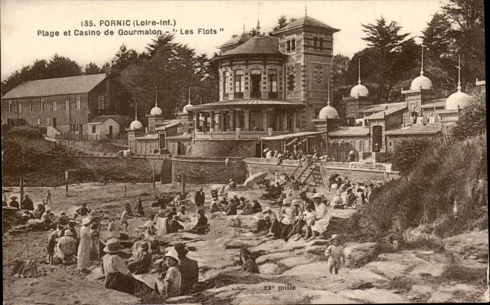 Pornic (Loire-Inf.) — Strand und Casino von Gourmalon « Les Flots » — F. Chereau, Imp. Éditi. N° 135 - Vorderseite