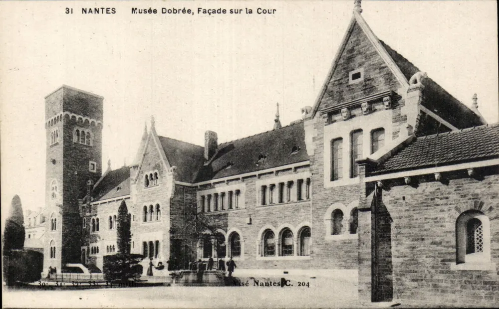 Nantes — Museu Dobrée, Fachada para a Cour — Editor Nantes C. 204 - Frente