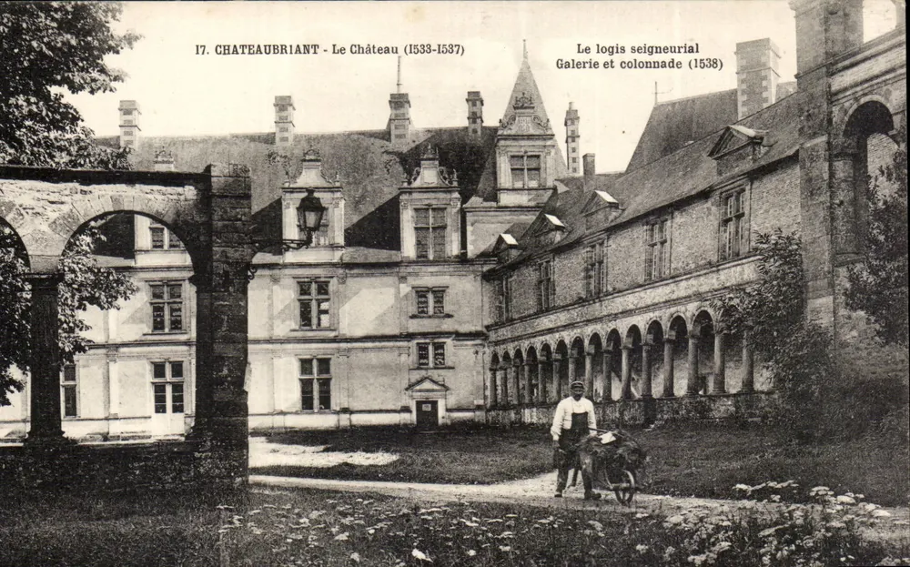 Châteaubriant - O Castelo (1533-1537) — O logis senhorial, Galeria e colunata (1538) - Frente