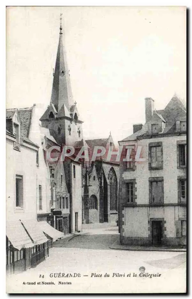 Guérande — Place du Pilori und die Collegiatekirche - Vorderseite
