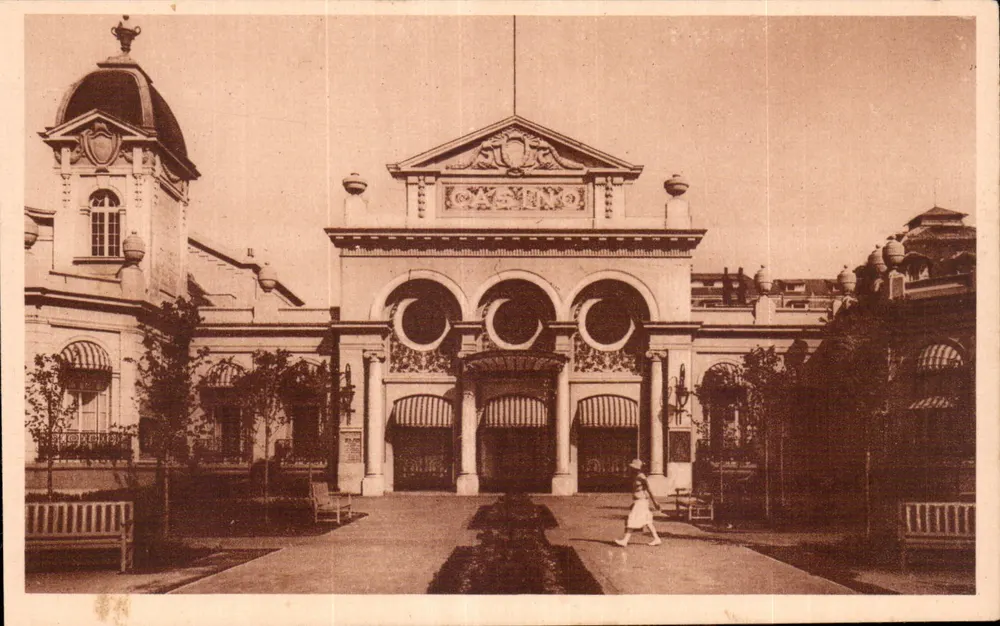 Eingang zum Casino — La Baule — Imp. Ferd. Ménard, Arch. - Vorderseite