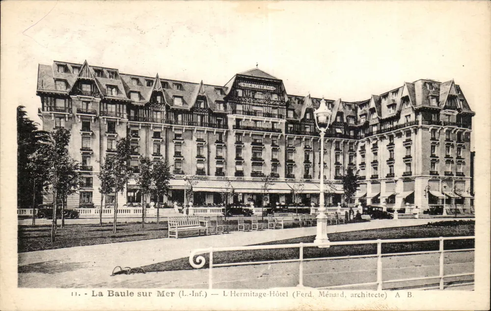 La Baule na costa do mar — L'Hermitage-Hôtel (Ferd. Ménard, arquiteto) — A. B. - Frente
