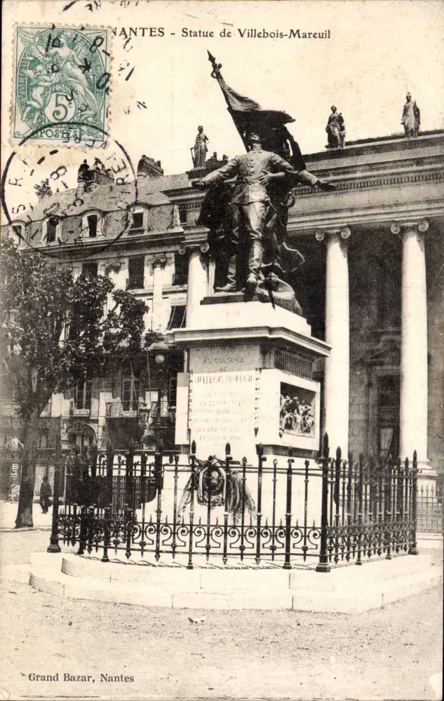 Nantes - Statue des Villebois-Mareuil — Grand Bazar, Nantes - Vorderseite