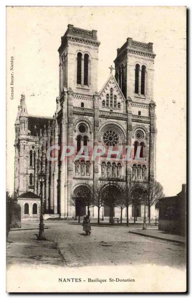 NANTES - Basilique St-Donatien — façade monumentale avec deux tours et rosace, éditeur Grand Bazar, Nantes - Frente