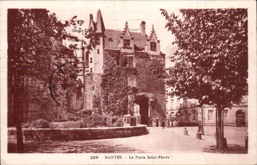 NANTES - A Porta Saint-Pierre — editor J. Nozais, n° 209 - Frente