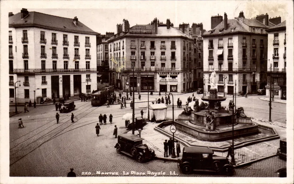 Nantes - A Praça Real — vista da fonte e dos trilhos — editor LL, n° 250 - Frente