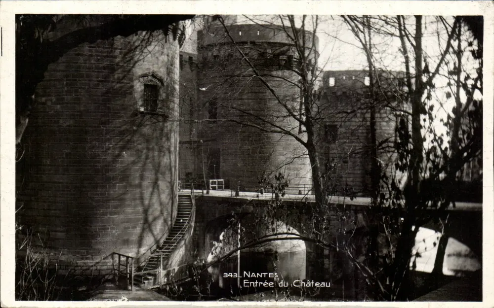 Nantes — Entrada do Castelo — Edição La Cigogne, Nantes - Frente