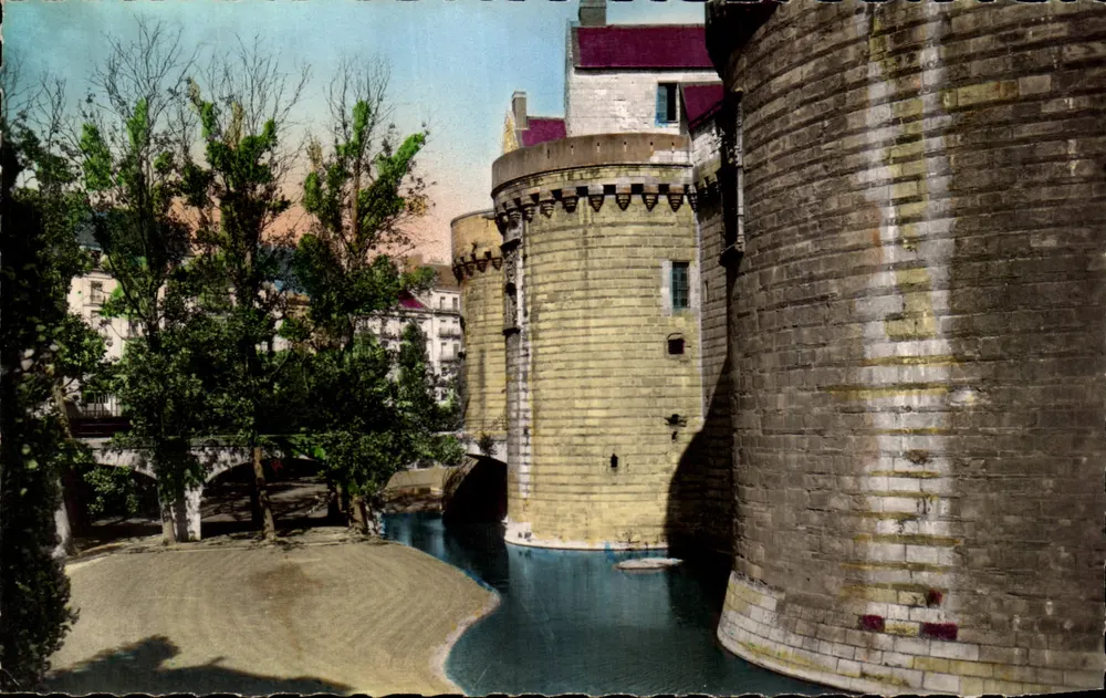 Castelo dos Ducs - As Dúvidas — Nantes — Edições O.P. - Paris - Frente