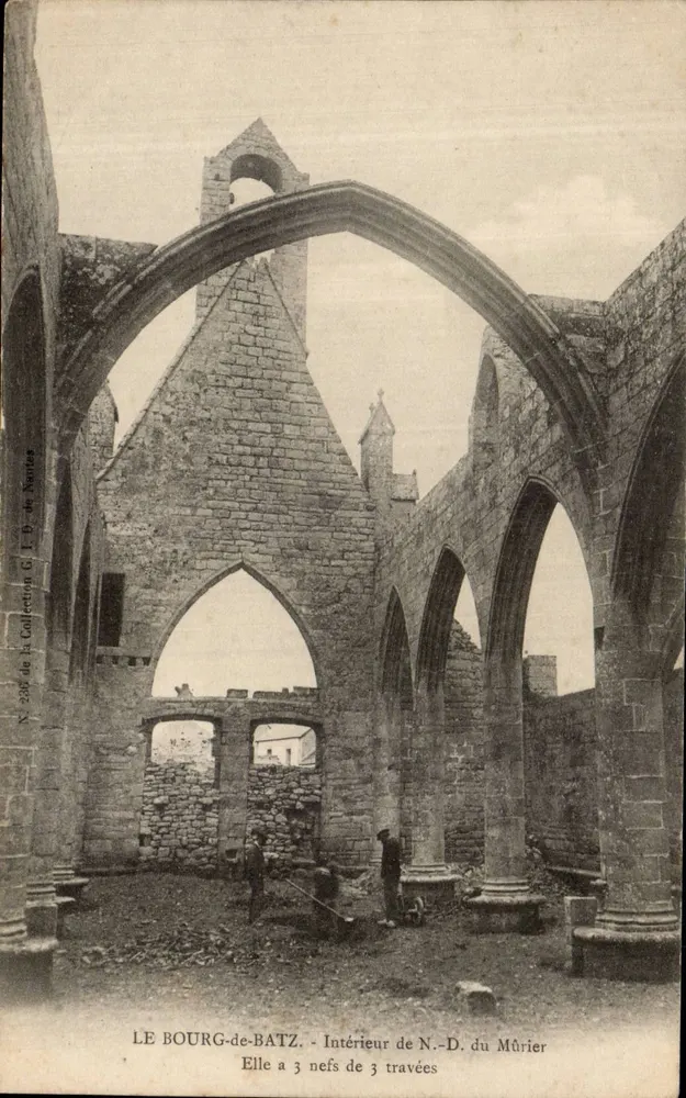 LE BOURG-de-BATZ - Interior de N.-D. du Mûrier — Coleção G. T. B. de Nantes, N° 236 - Frente