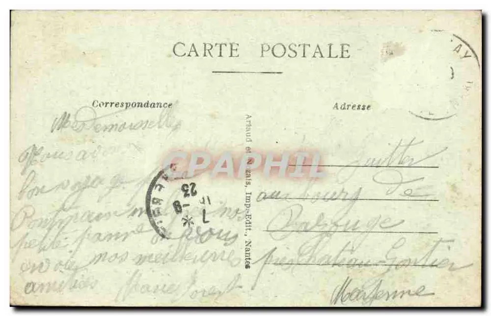 NANTES — A Catedral — No século XV, a Place Saint-Pierre era ocupada por um cemitério plantado de árvores e cercado por uma cerca - Verso