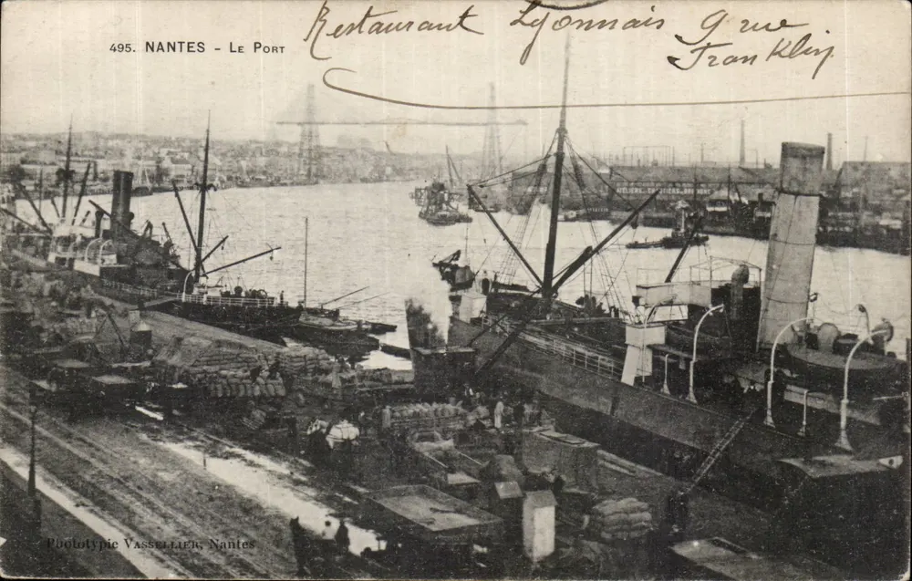 NANTES - O PORTO — Vista do porto com navios a vapor — Fototipia Vasselluer, Nantes - Frente