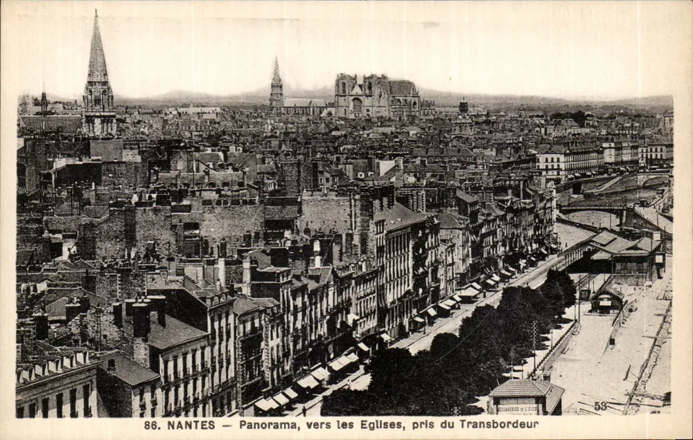 NANTES — Panorama in Richtung Kirchen, aufgenommen vom Transbordeur — F. Chapeau, Nantes, n° 86 - Vorderseite